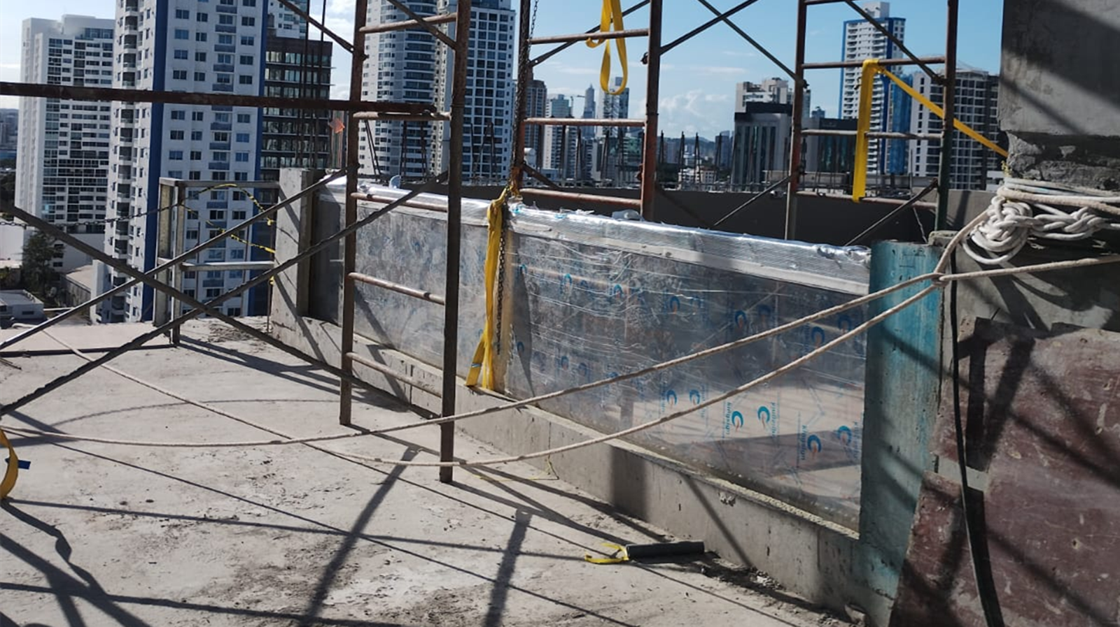 Акрилова панель товщиною 100 мм для вікна відкритого басейну